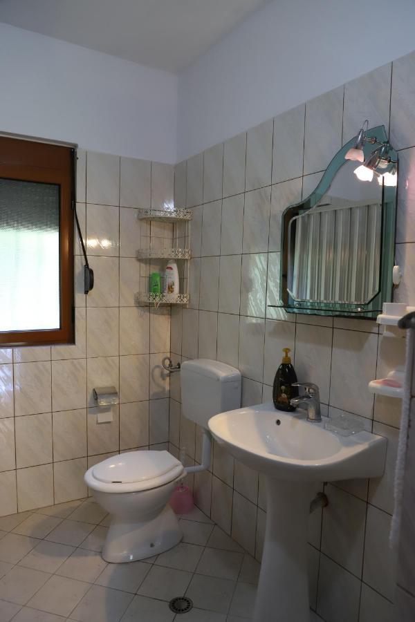 Guest House Bumbli Berat Exterior foto