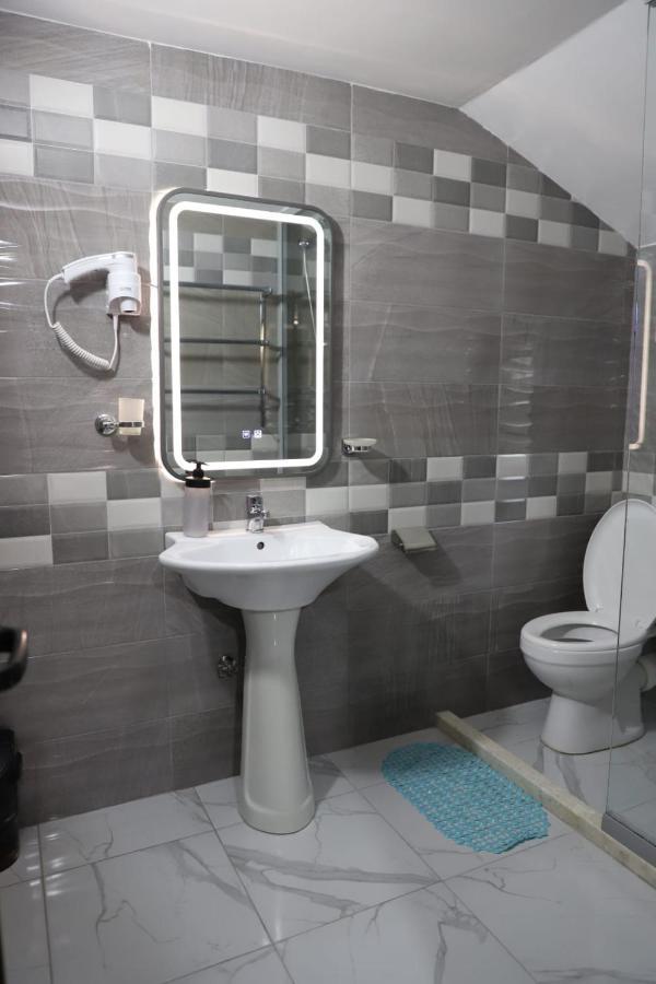 Guest House Bumbli Berat Exterior foto