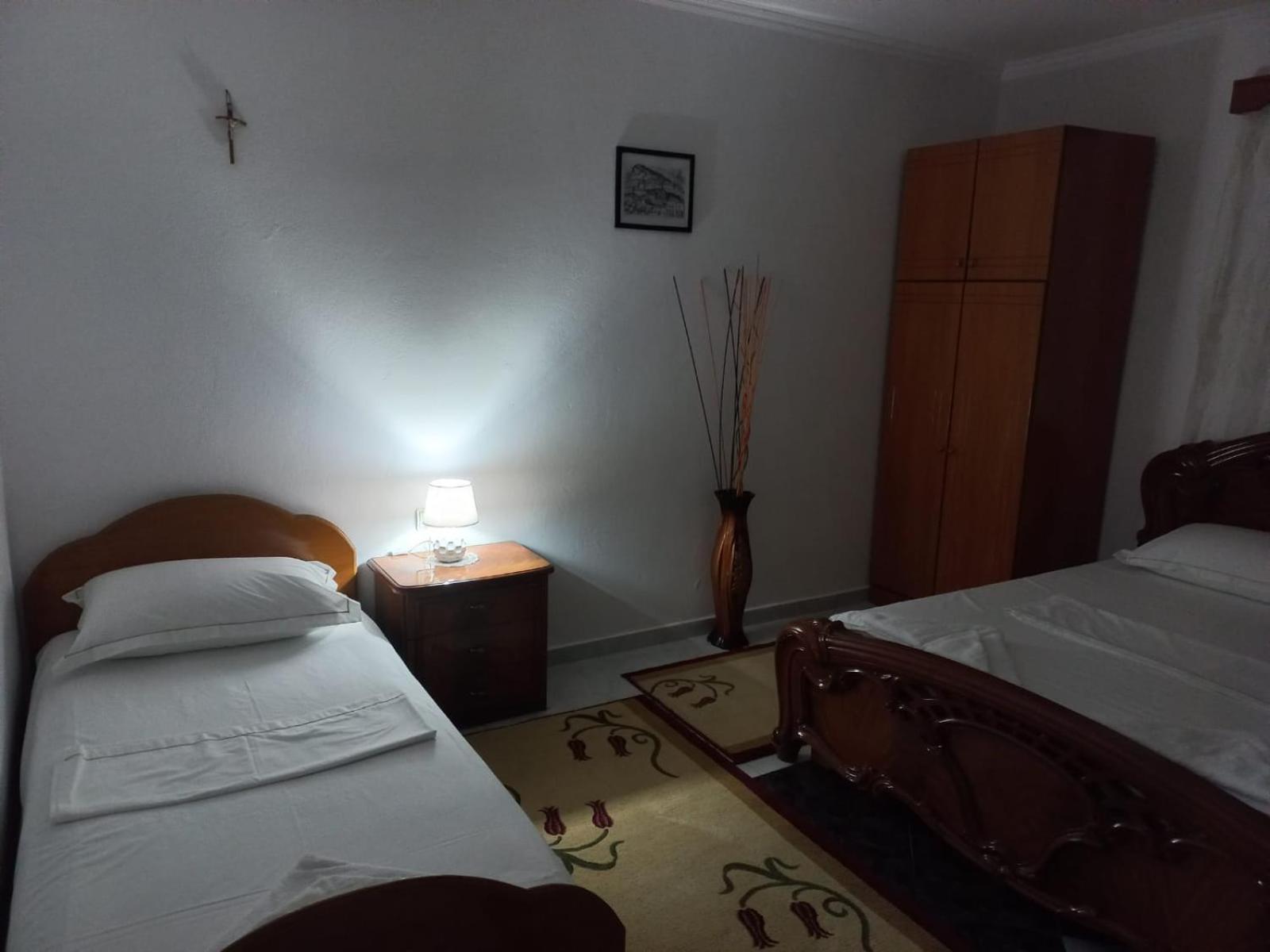 Guest House Bumbli Berat Habitación foto