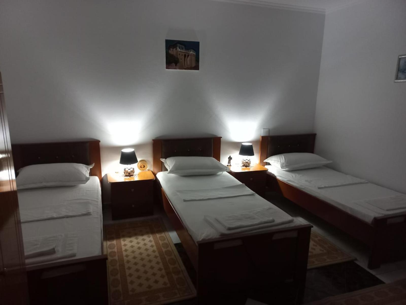 Guest House Bumbli Berat Habitación foto