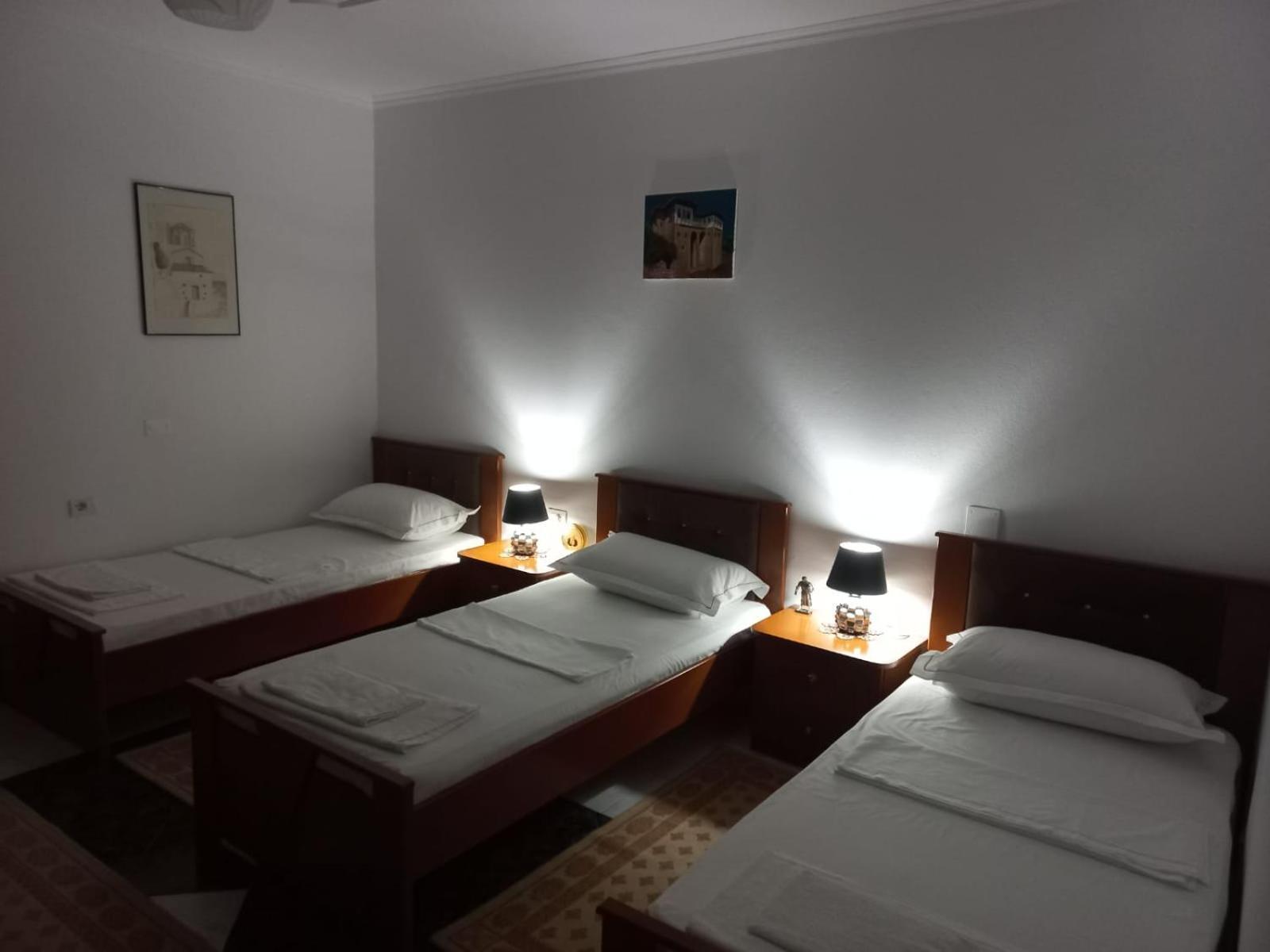 Guest House Bumbli Berat Habitación foto