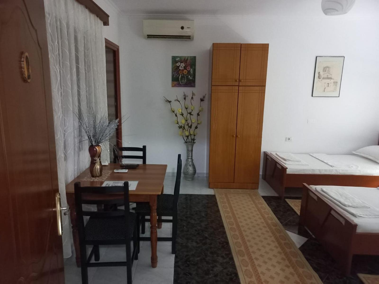 Guest House Bumbli Berat Habitación foto