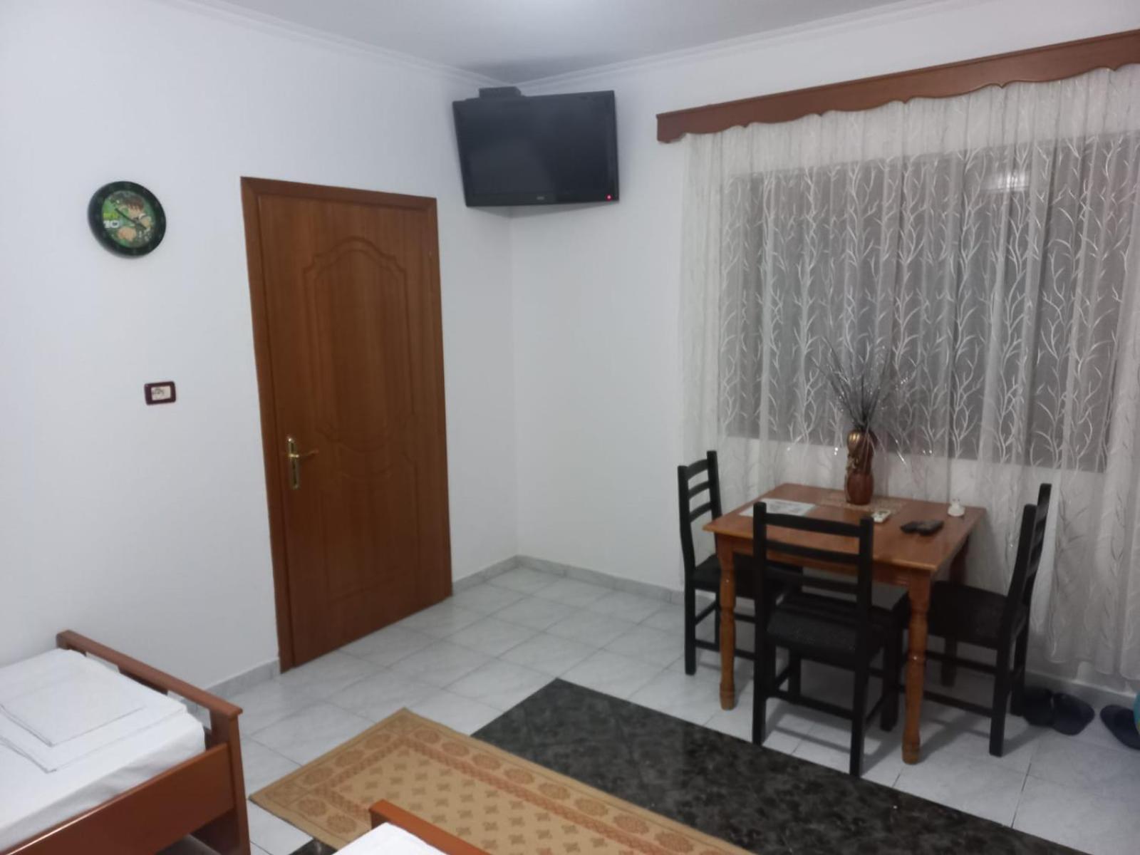 Guest House Bumbli Berat Habitación foto