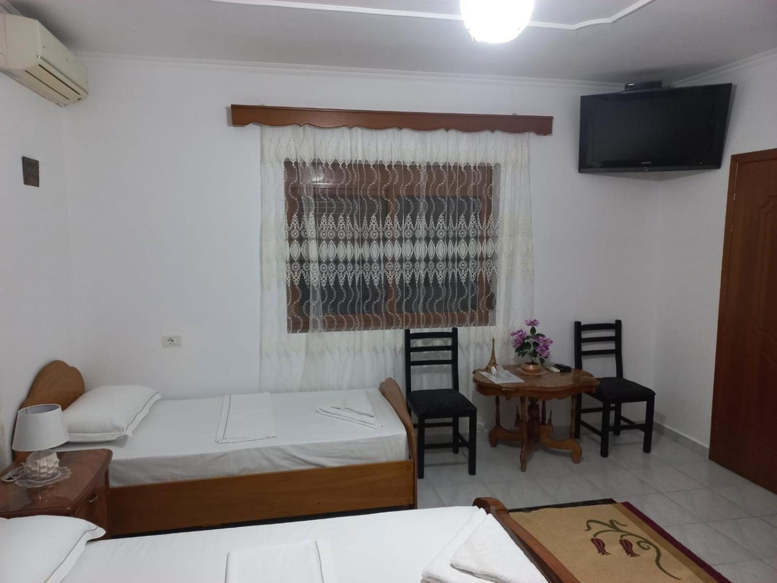 Guest House Bumbli Berat Habitación foto