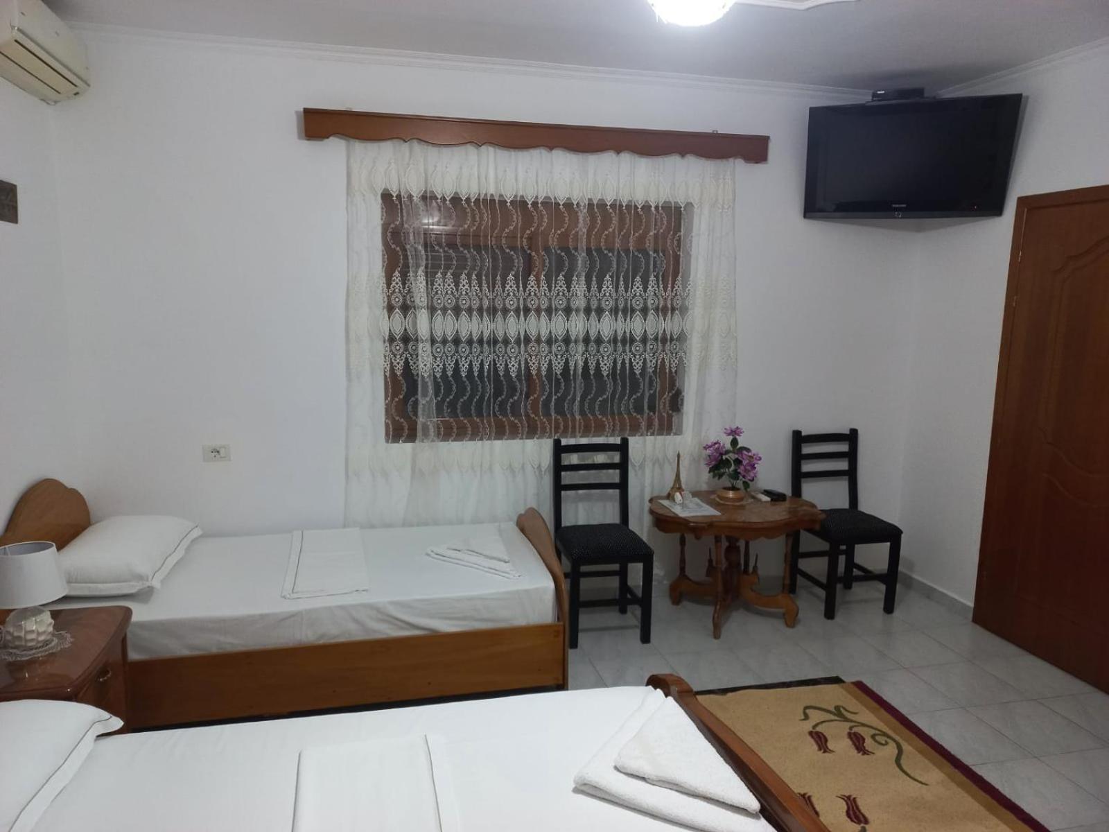 Guest House Bumbli Berat Habitación foto