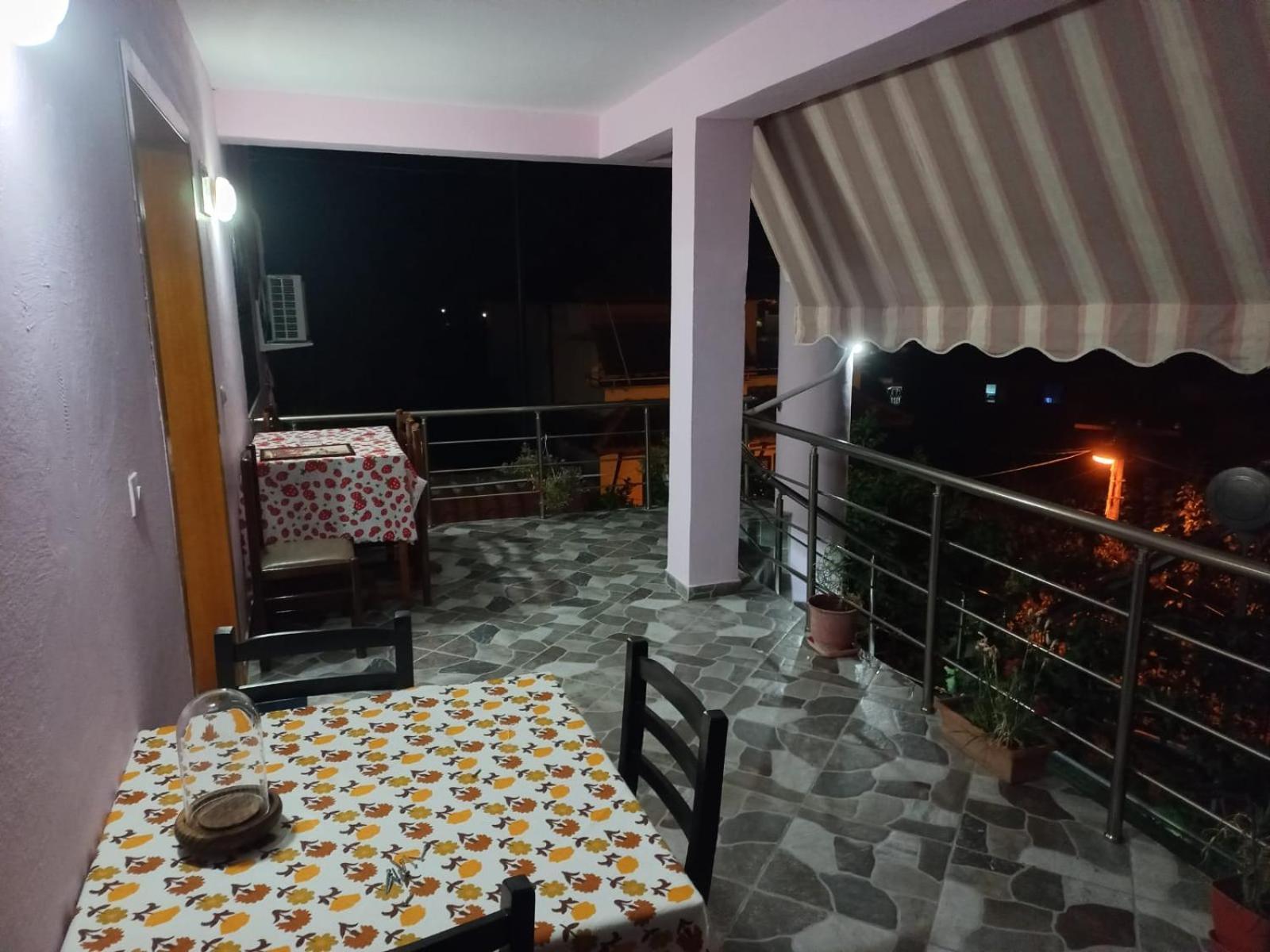 Guest House Bumbli Berat Habitación foto